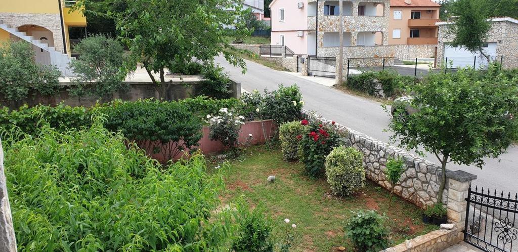 Apartments Roses Dobrinj Extérieur photo